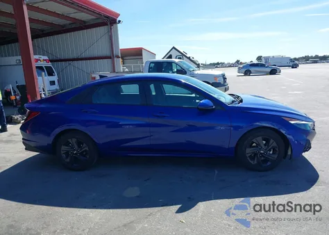 2021 Hyundai Elantra Sel z USA, uszkodzony, nr VIN 5NPLM4AG2MH051285
